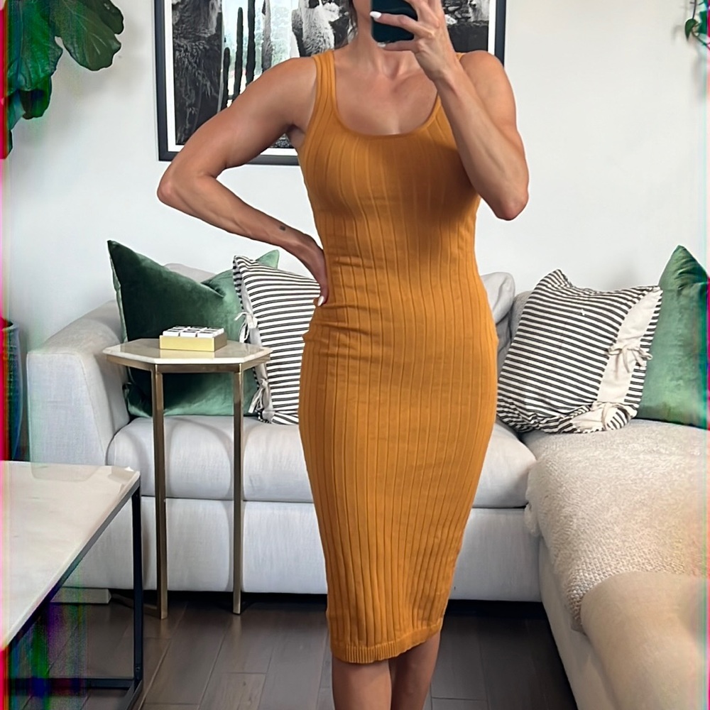 ⚜️Windsor store yellow ribbed midi dress SMALL